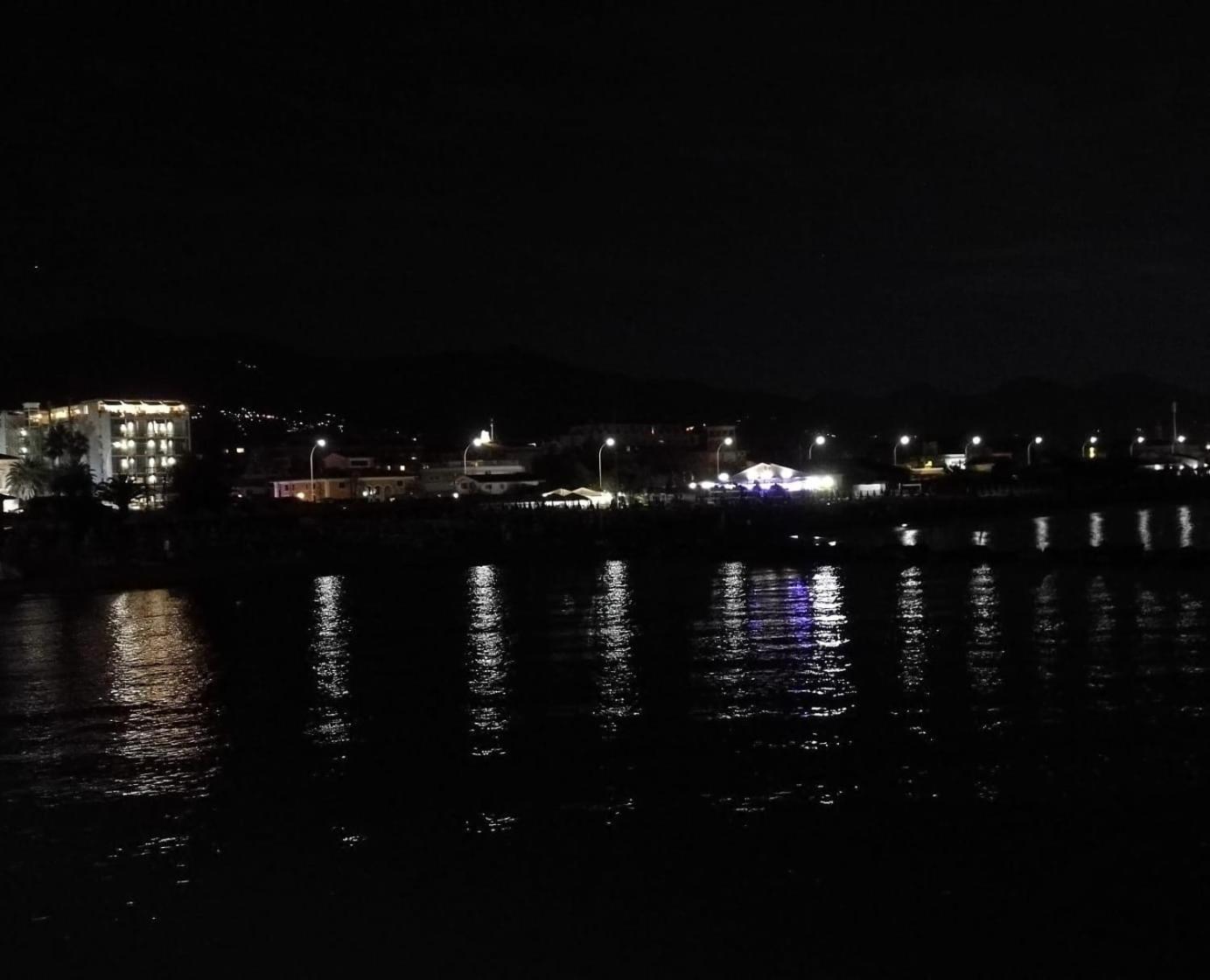 Casa Luce Leilighet Marina di Massa Eksteriør bilde