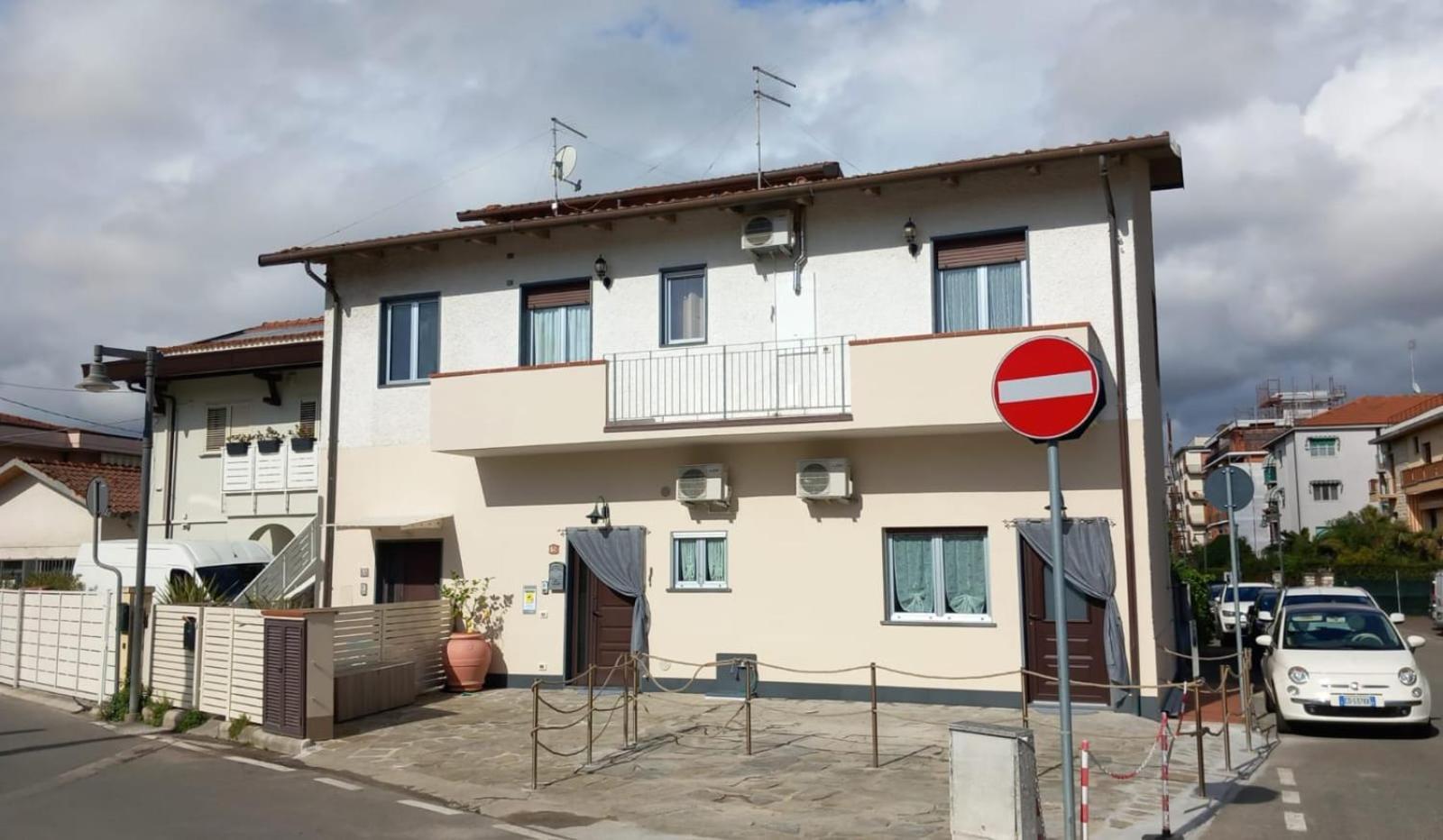 Casa Luce Leilighet Marina di Massa Eksteriør bilde